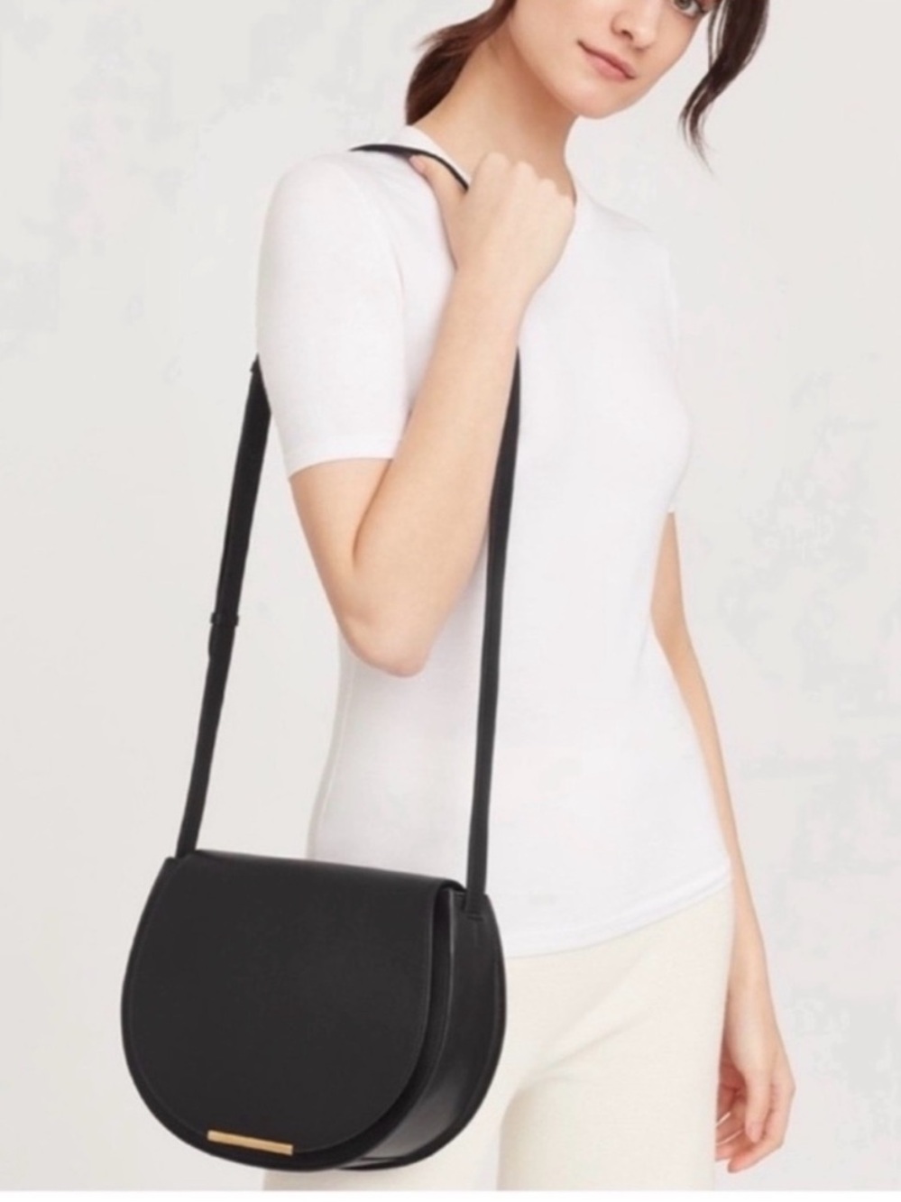 Cuyana mini saddle crossbody Bag , black leather, minimalist look